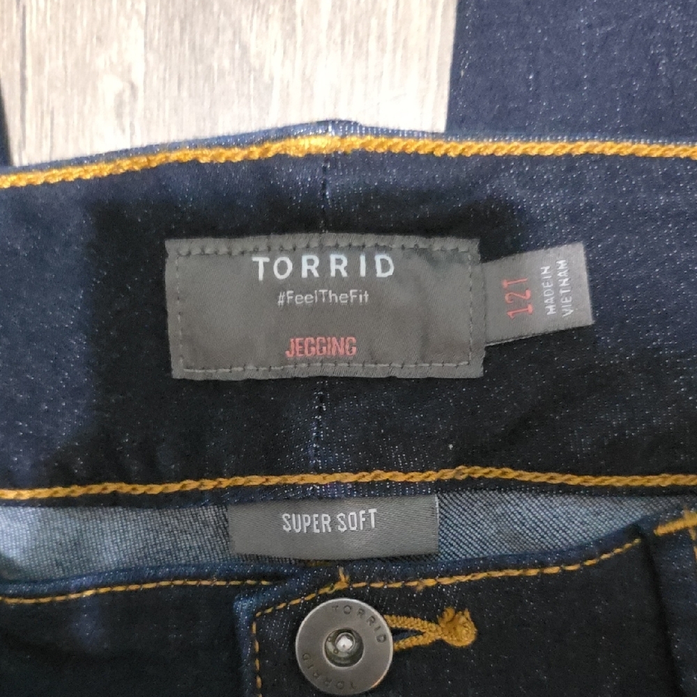 Like New torrid Dark Indigo High-Rise Skinny Jeans Size 12L - Picture 2 of 5